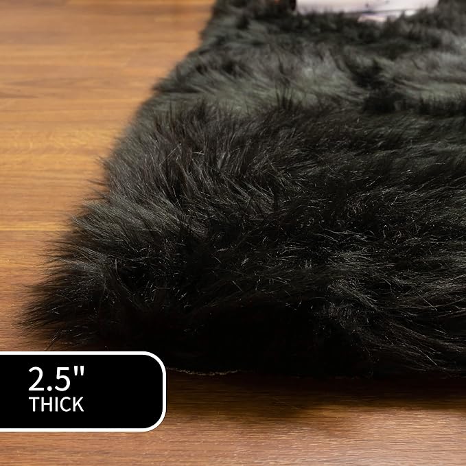 Super Area Rugs Ultra Soft & Fluffy Faux Sheepskin Rug, Black 3 x 3 Feet Round Carpet for Bedroom Living Room