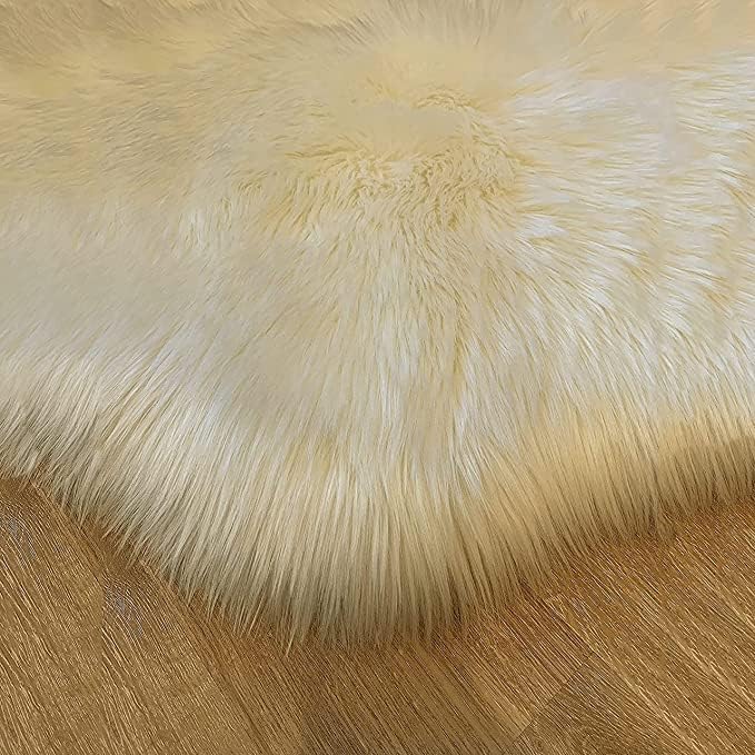 LAMBZY High Pile Super Soft Faux Sheepskin Rug (Cream, 2'x3')