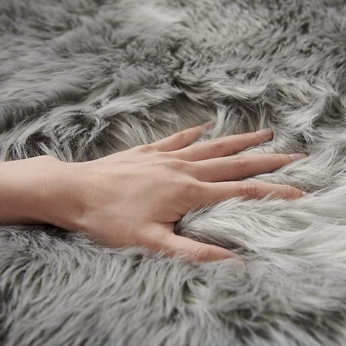 SERISSA Grey Faux Fur Area Rug, 5x8 Feet, Luxury Shaggy Rug for Living Room, Bedroom, Nursery Decor
