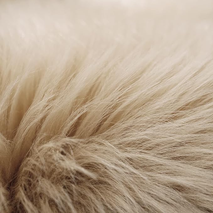 SERISSA Soft Fluffy Area Rug, Beige Faux Sheepskin Fur Rug, Shaggy Rug for Bedroom Floor Fuzzy Carpet for Living Room 4x6 Feet