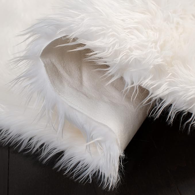 SAFAVIEH Faux Sheep Skin Collection Area Rug - 5' x 7', Ivory, Silken Glam Design, Non-Shedding & Easy Care, 2.35-inch Thick Ideal for High Traffic Areas in Living Room, Bedroom (FSS115A)