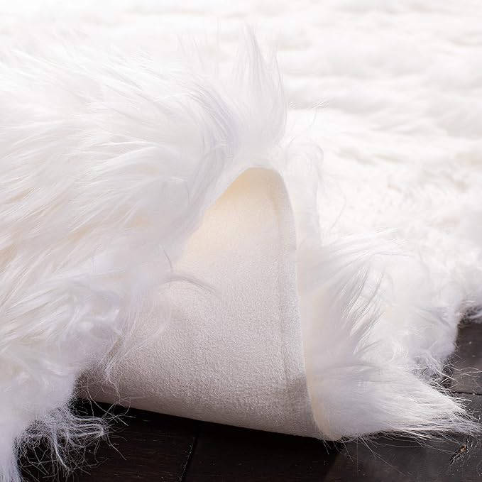 SAFAVIEH Faux Sheep Skin Collection Accent Rug - 2'6" x 4', Ivory, Silken Glam Design, Non-Shedding & Easy Care, 2.35-inch Thick Ideal for High Traffic Areas in Foyer, Living Room, Bedroom (FSS235A)