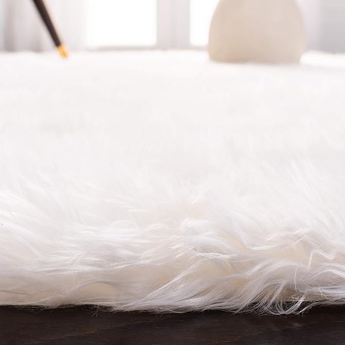 SAFAVIEH Faux Sheep Skin Collection 6' Round Ivory FSS235A Silken Glam 2.35-inch Thick Area Rug