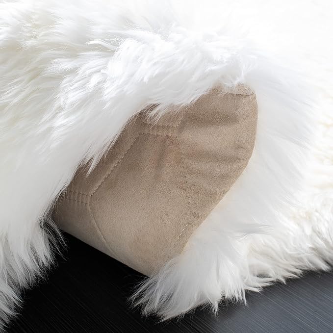 SAFAVIEH Sheep Skin Collection Accent Rug - 2' x 4', Natural & White, Handmade Rustic Glam Genuine Pelt, 3.4-inch Thick Ideal for High Traffic Areas in Entryway, Living Room, Bedroom (SHS211A)