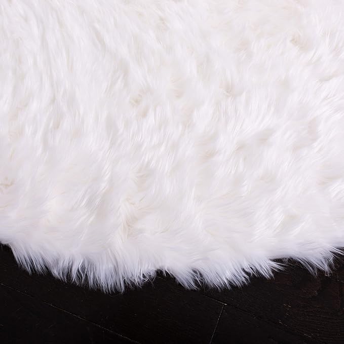 SAFAVIEH Faux Sheep Skin Collection 6' Round Ivory FSS235A Silken Glam 2.35-inch Thick Area Rug