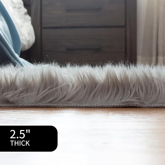 3 ft Round Fluffy Gray Rug – Plush Faux Fur Rug for Bedroom, Living Room, or Nursery – Cozy Faux Sheepskin Home Decor