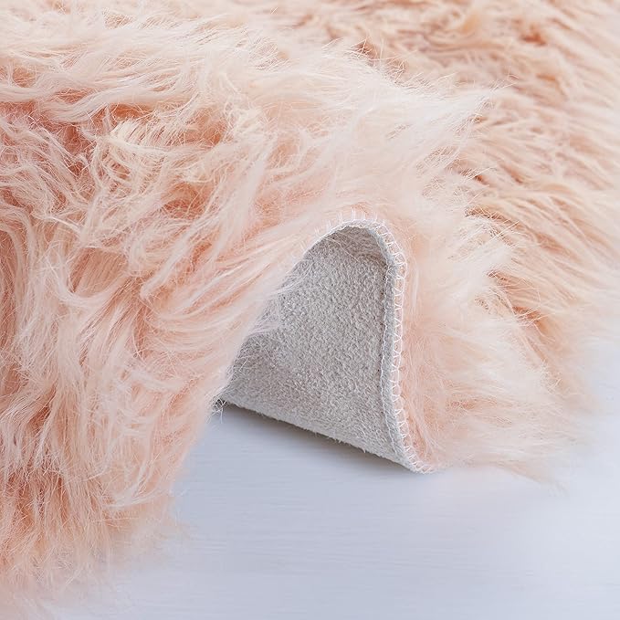 SAFAVIEH Faux Sheep Skin Collection Area Rug - 5' x 7', Light Pink, Silken Glam Design, Non-Shedding & Easy Care, 2.35-inch Thick Ideal for High Traffic Areas in Living Room, Bedroom (FSS115U)