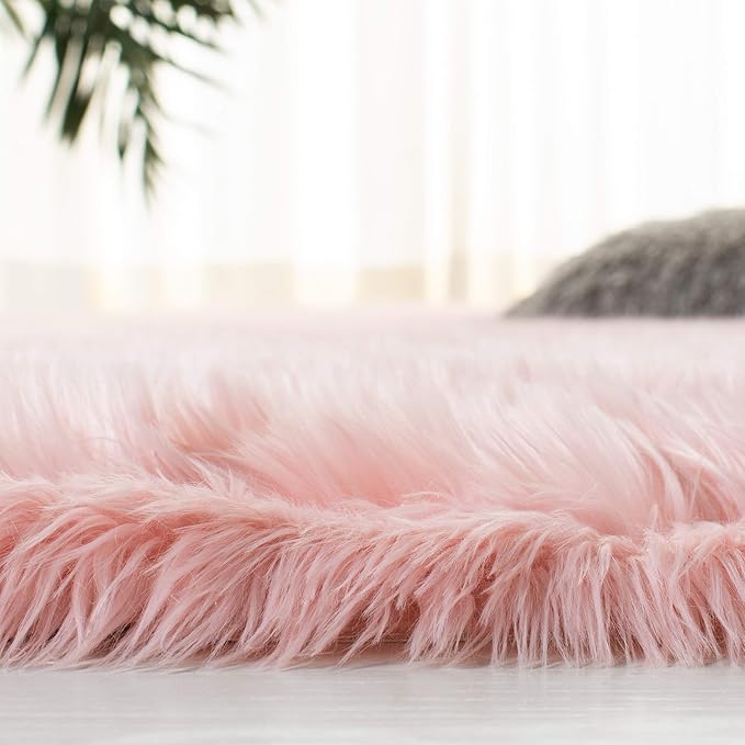 SAFAVIEH Faux Sheep Skin Collection 4' Round Pink FSS235G Silken Glam 2.35-inch Thick Area Rug