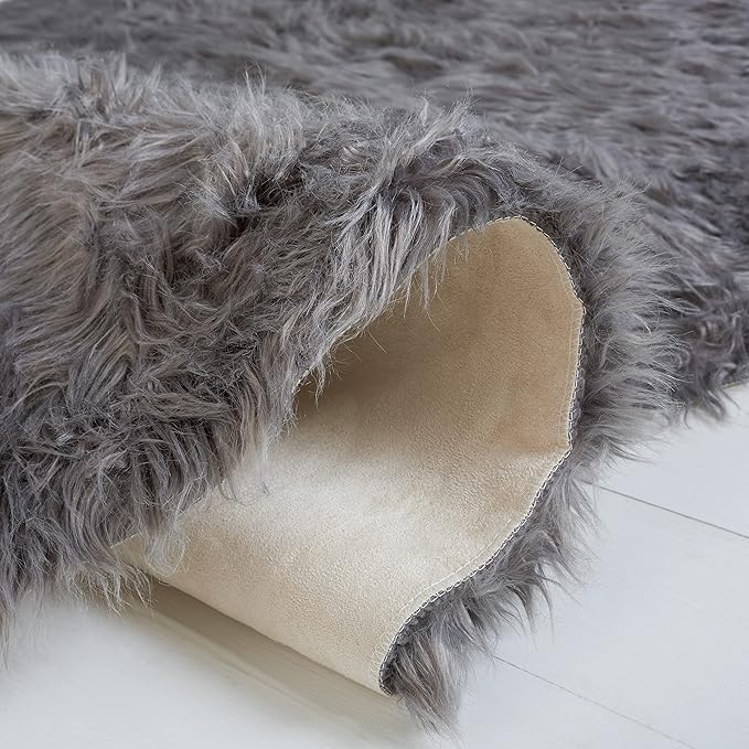 SAFAVIEH Faux Sheep Skin Collection 4' x 6' Grey FSS115D Silken Glam 2.35-inch Thick Area Rug