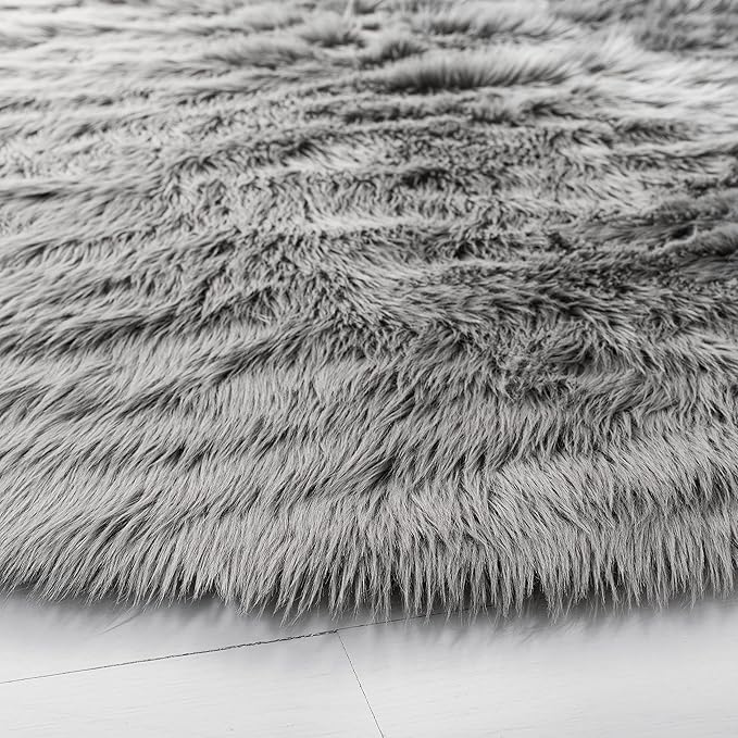 SAFAVIEH Faux Sheep Skin Collection Area Rug - 3' Round, Grey, Silken Glam Design, Non-Shedding & Easy Care, 2.35-inch Thick Ideal for High Traffic Areas in Living Room, Bedroom (FSS235D)