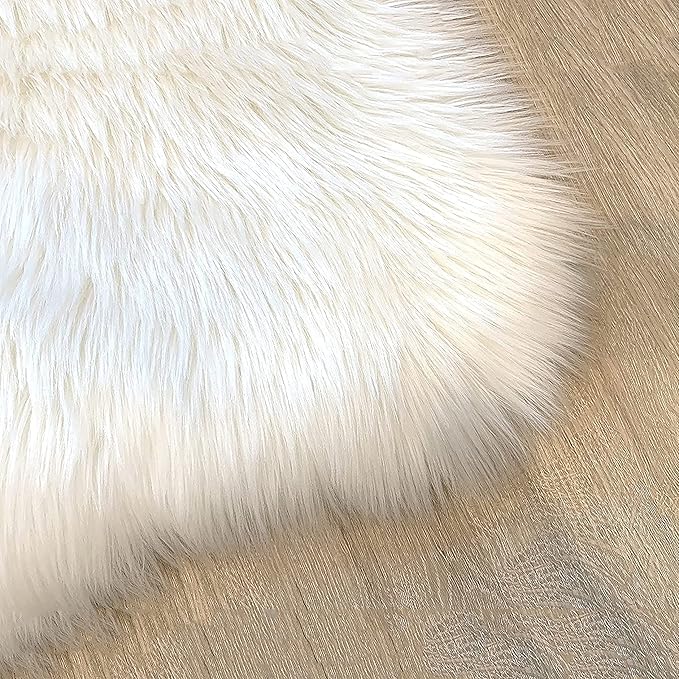 LAMBZY High Pile Super Soft Faux Sheepskin Rug (6'x9', White)