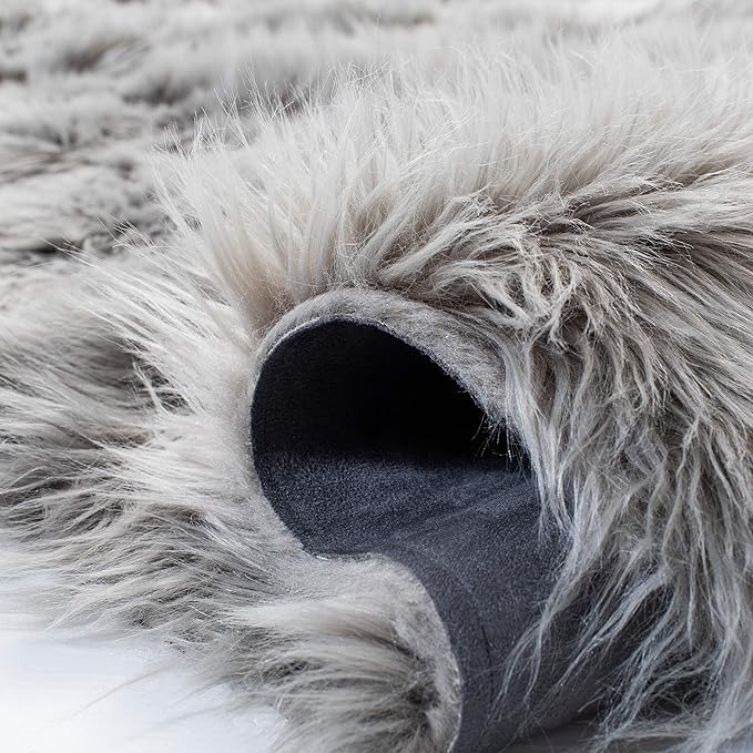 SAFAVIEH Faux Sheep Skin Collection 3' x 5' Grey FSS235D Silken Glam 2.35-inch Thick Area Rug