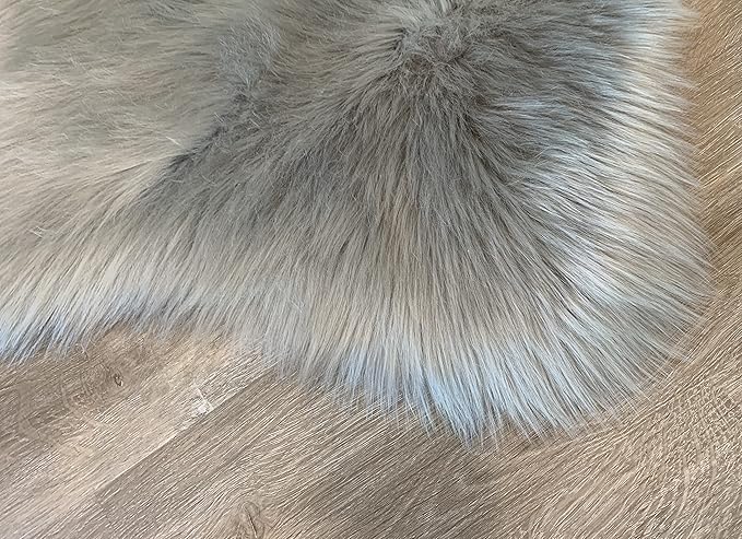 LAMBZY Faux Sheepskin Super Soft Hypoallergenic Silky Shag Rug for Living Room, Kids Room, Sofa (Quarto 4 Pelts 4'x6', Grey)