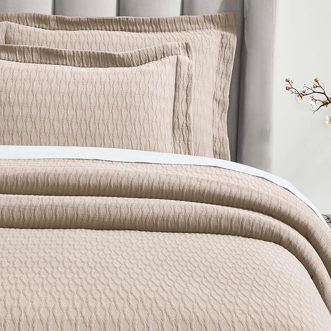 Superior 3 Piece Cotton Bedspread Set, Home Bed Decor, Decorative Bed Spread, 2 Pillow Shams, Medium Weight Blanket, Matelasse Coverlet, Bedding Essentials, Calvert Collection, Queen, Beige