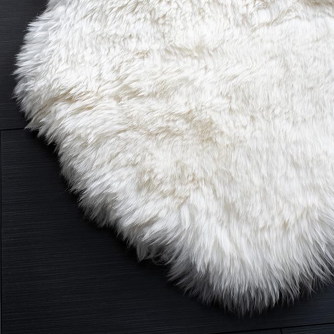 SAFAVIEH Sheep Skin Collection Accent Rug - 4' x 6', Natural & White, Handmade Rustic Glam Genuine Pelt, 3.4-inch Thick Ideal for High Traffic Areas in Entryway, Living Room, Bedroom (SHS211A)