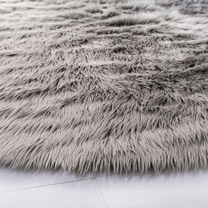 SAFAVIEH Faux Sheep Skin Collection 6' Round Grey FSS235D Silken Glam 2.35-inch Thick Area Rug