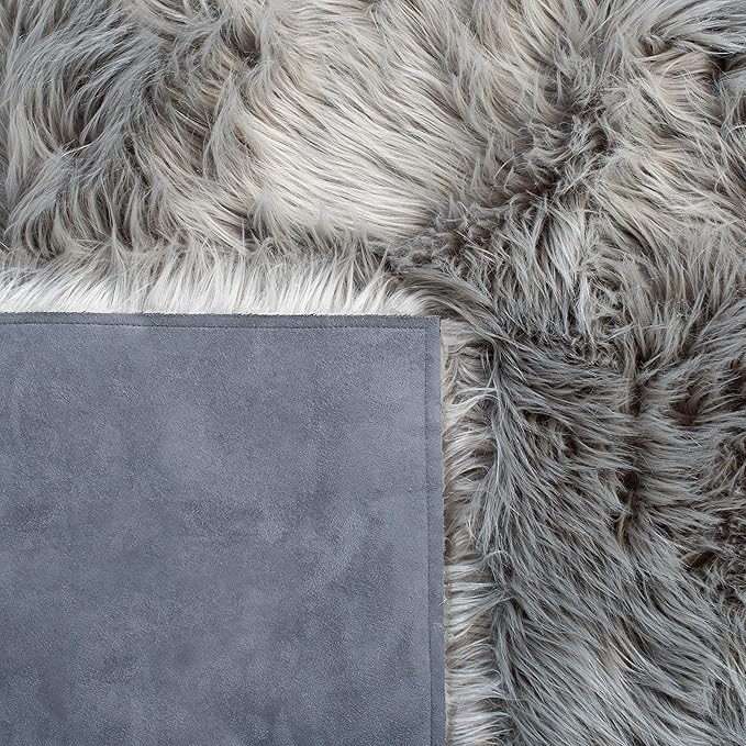 SAFAVIEH Faux Sheep Skin Collection 3' x 5' Grey FSS235D Silken Glam 2.35-inch Thick Area Rug